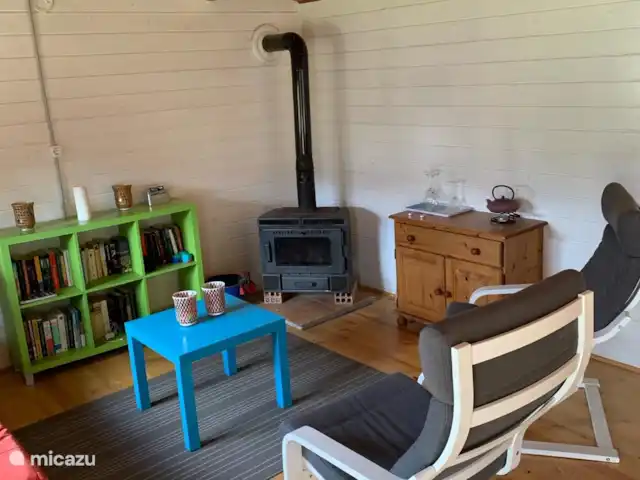 Location de Vacances Espagne, Catalogne, Sant Jaume de Llierca, tiny house - Maison verte coin salon avec de belles chaises