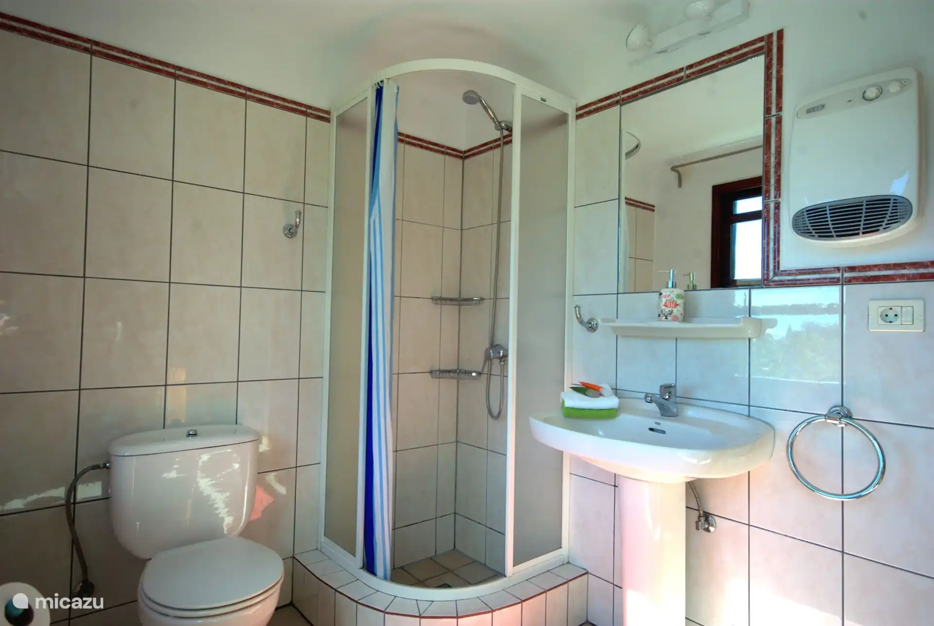 Casa Visioneros, de hoofdbadkamer van binnenuit bereikbaar