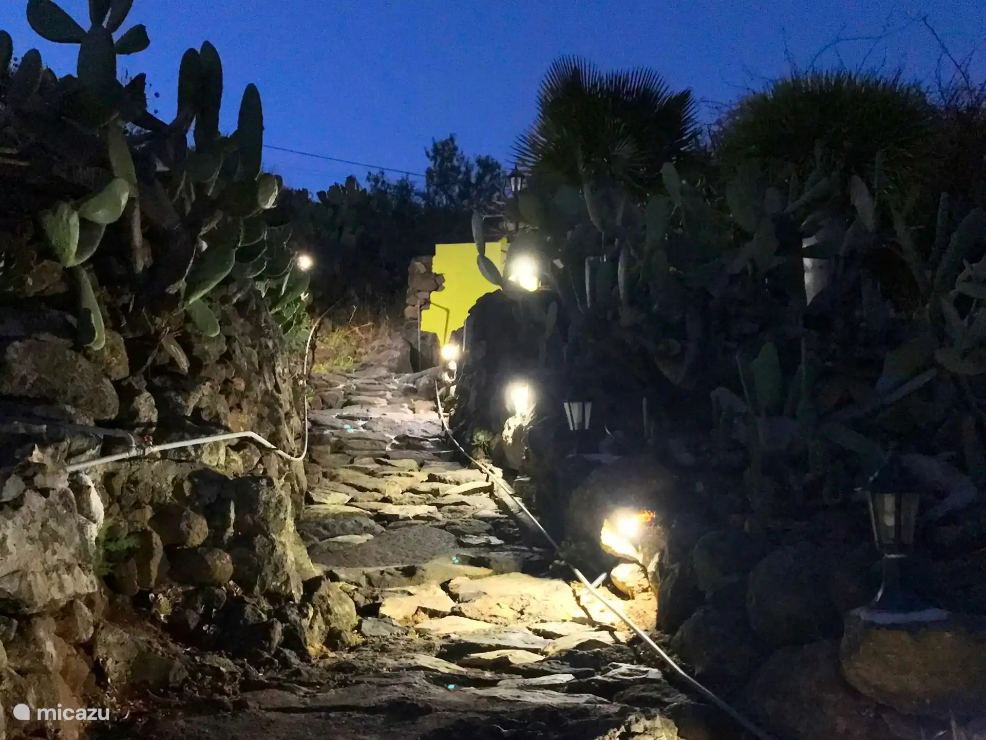 Casa Visioneros, met automatische verlichting