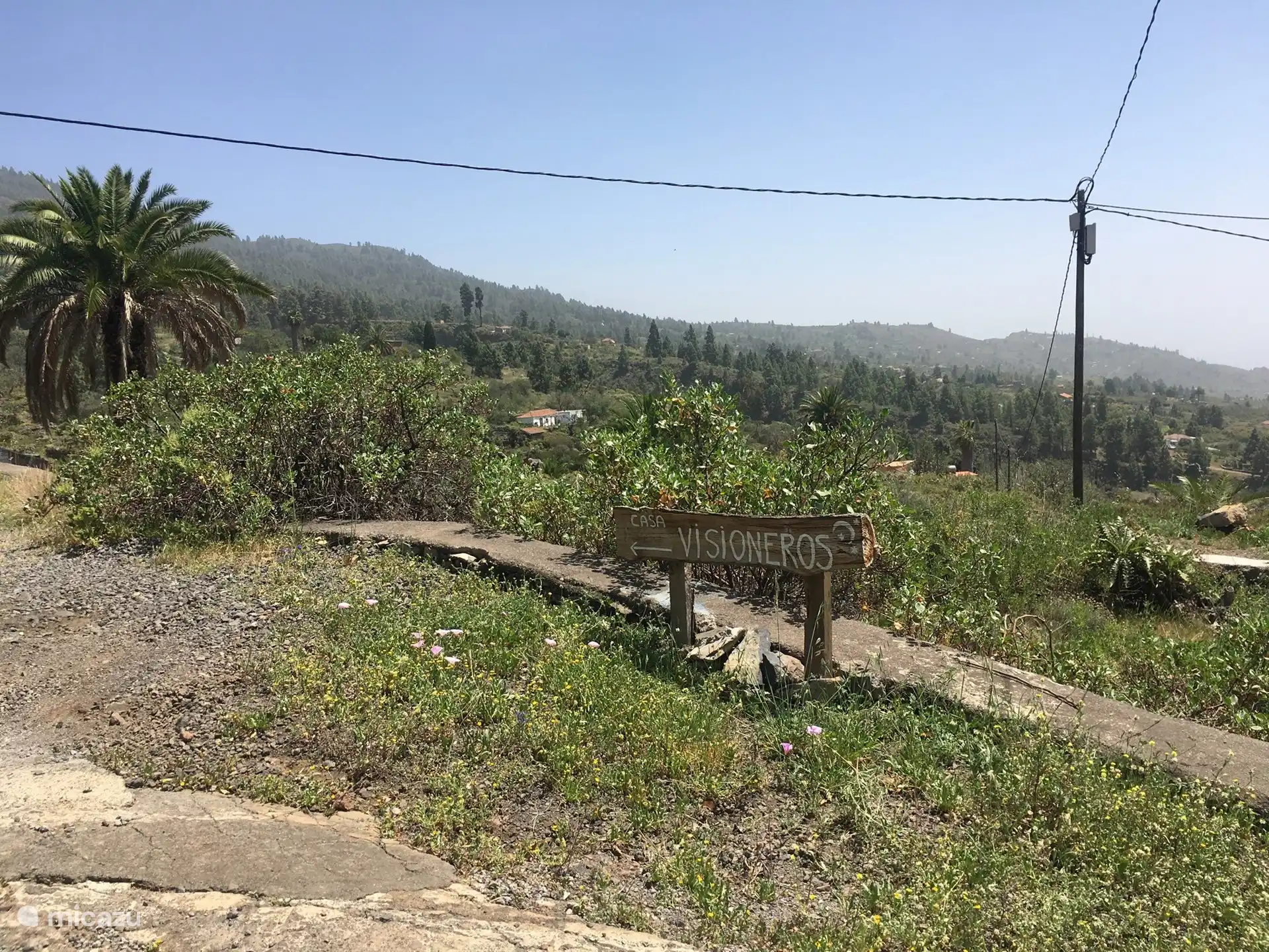 Casa Visioneros, met authentiek naambord aan het begin van het prive terrein