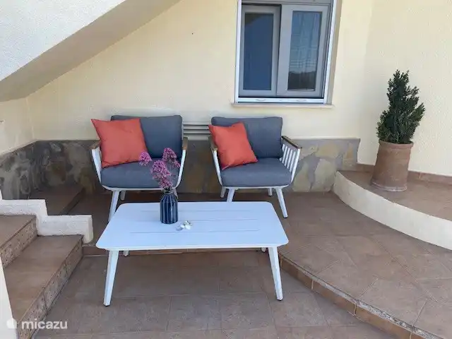 Casa Elimares | Espagne, Costa Blanca, Orba - appartement est assis dehors