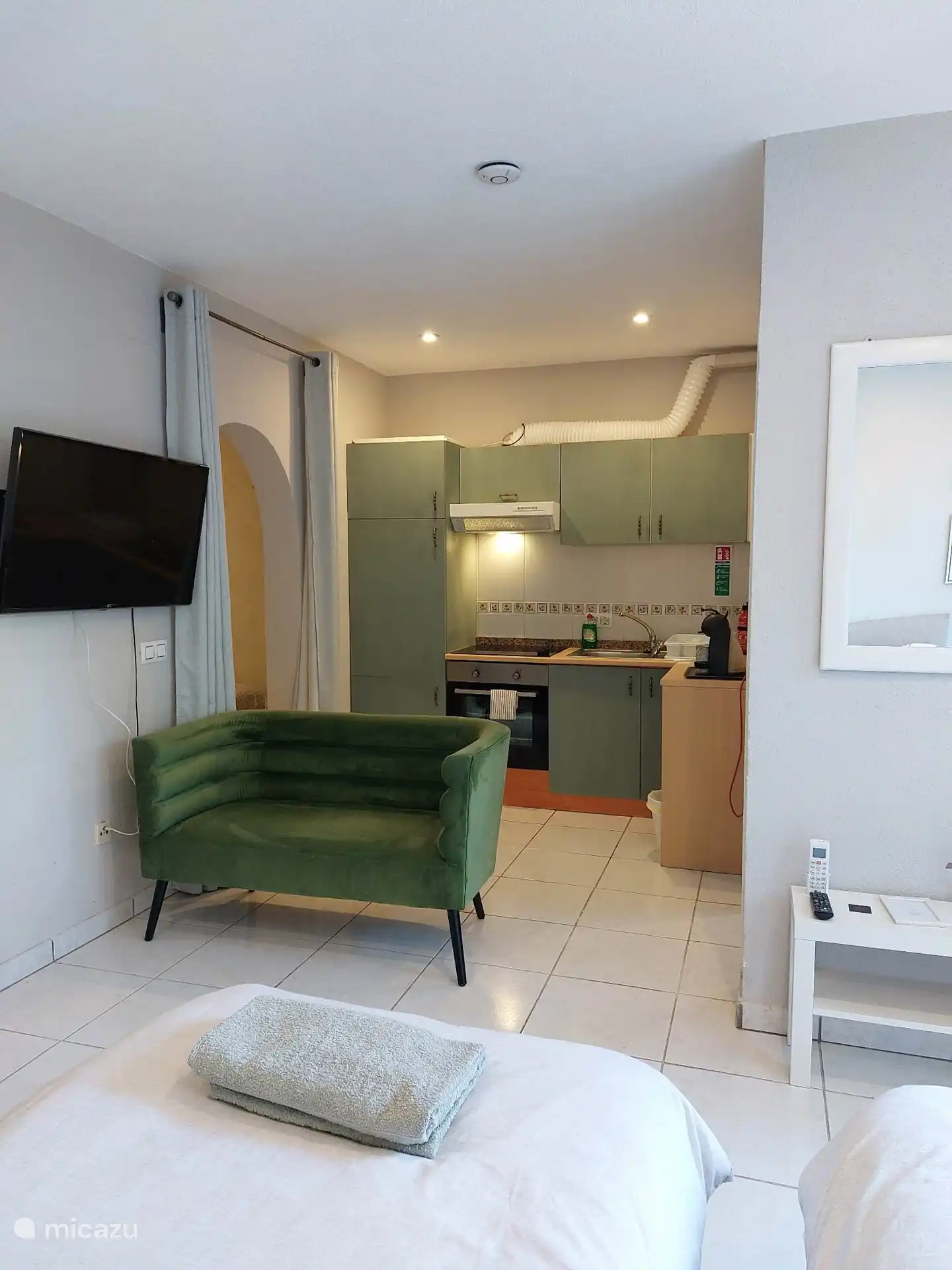 Oliva, fully fitted kitchen