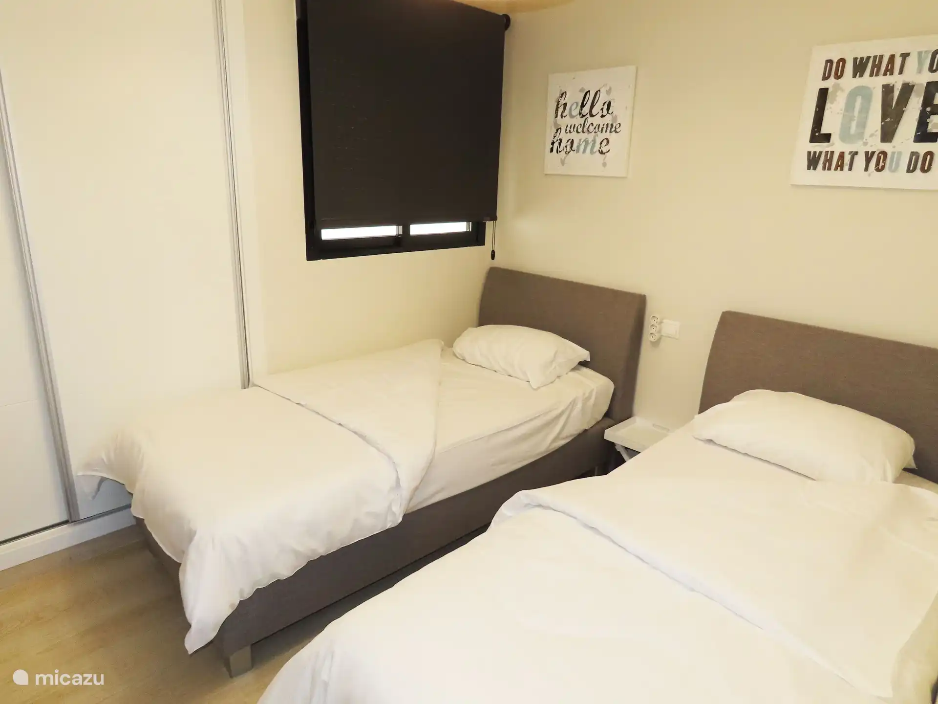 Schlafzimmer mit 2 Einzelbetten 