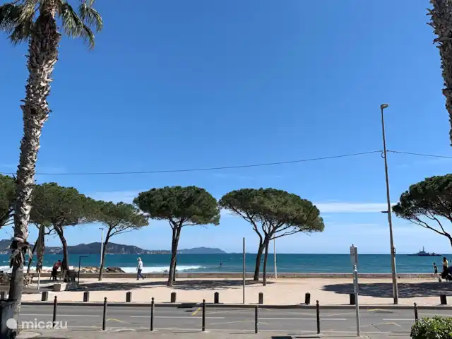 apartamento en Francia, Provenza-Alpes-Costa Azul, La Ciotat – Le Méditerranée, apartamento junto al mar Vista desde la entrada del edificio.