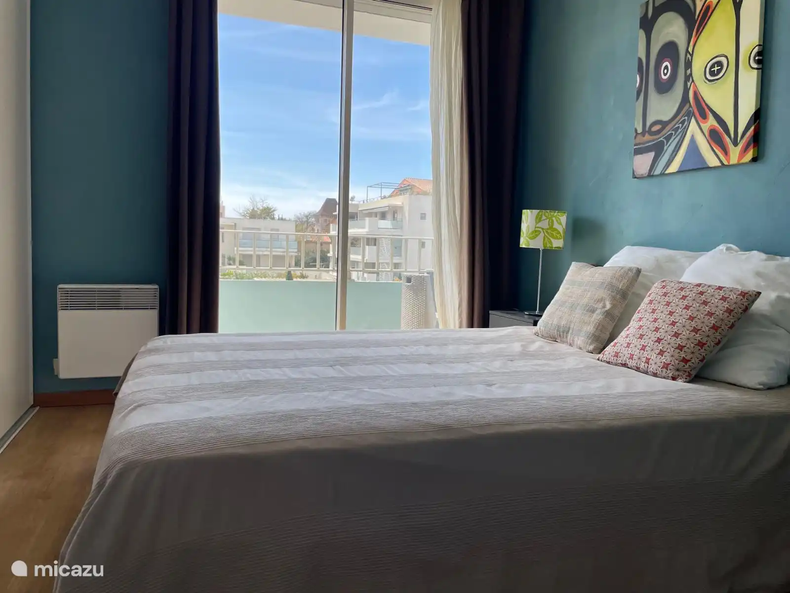 Schlafzimmer 1, mit Doppelbett von 160*180 cm. (Dieses Foto zeigt noch das alte Bett, das neue Bett wird Ende Mai 2024 verfügbar sein).