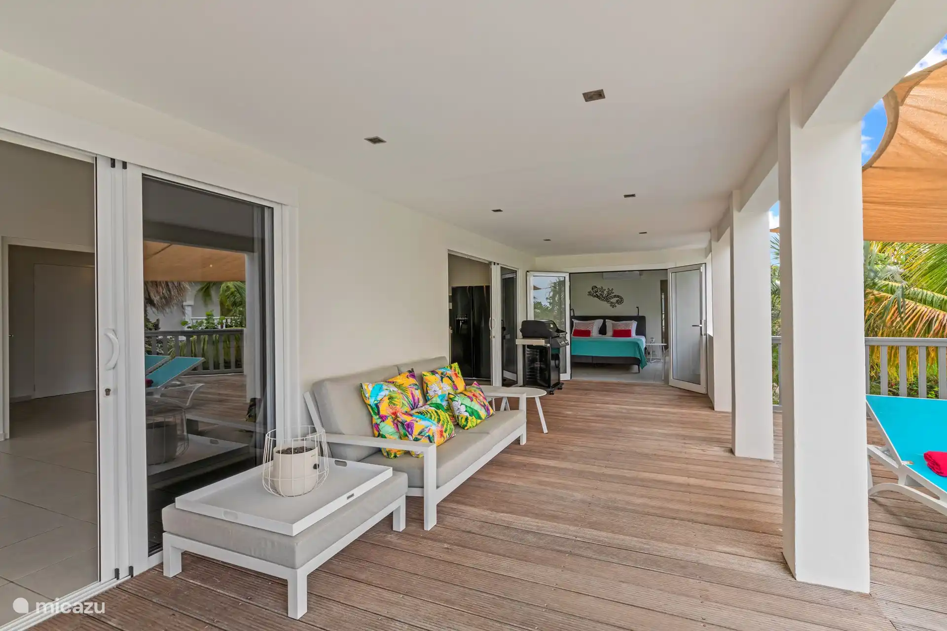 Loungesofa unter der Veranda