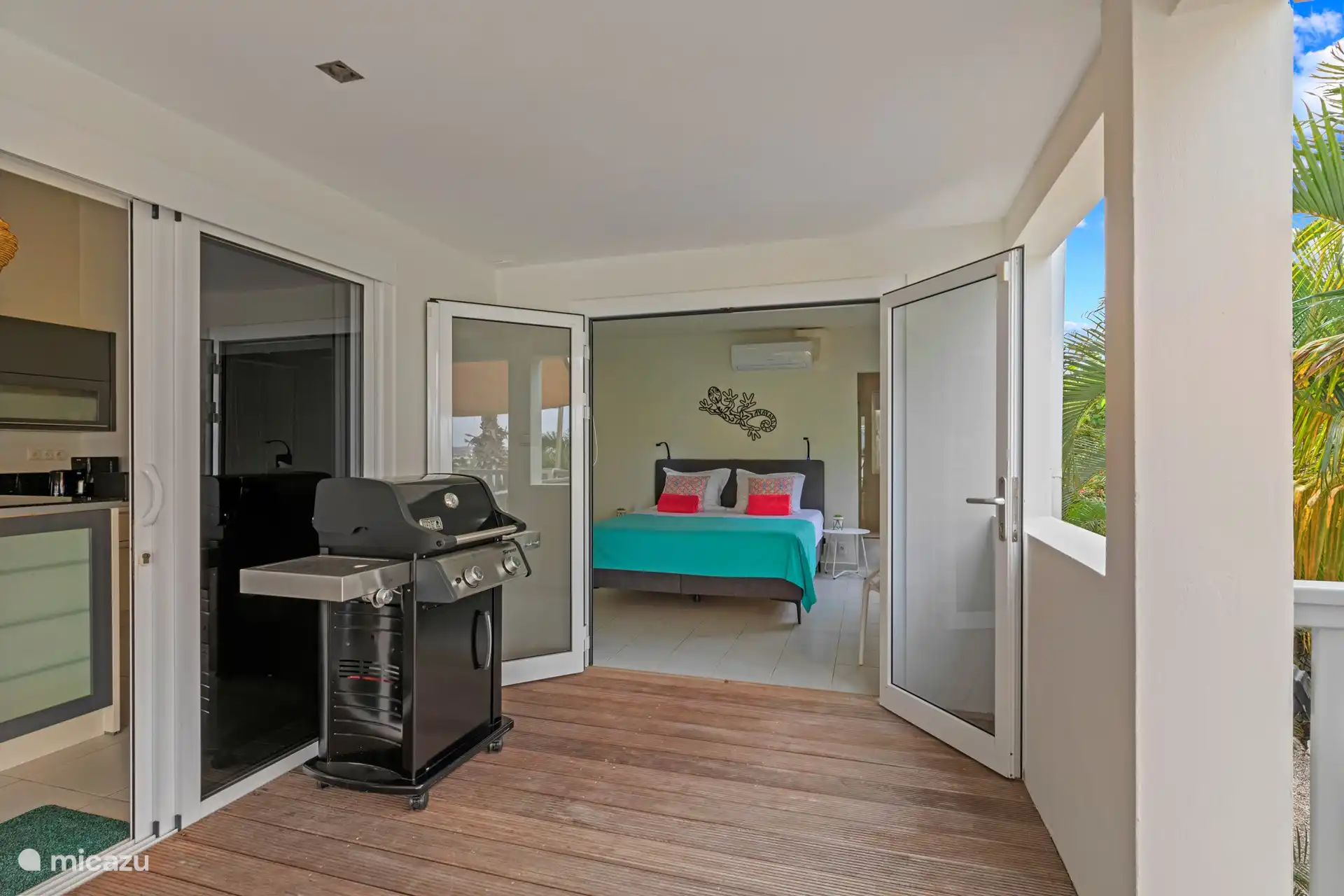 Schlafzimmer 1 von der Veranda aus gesehen