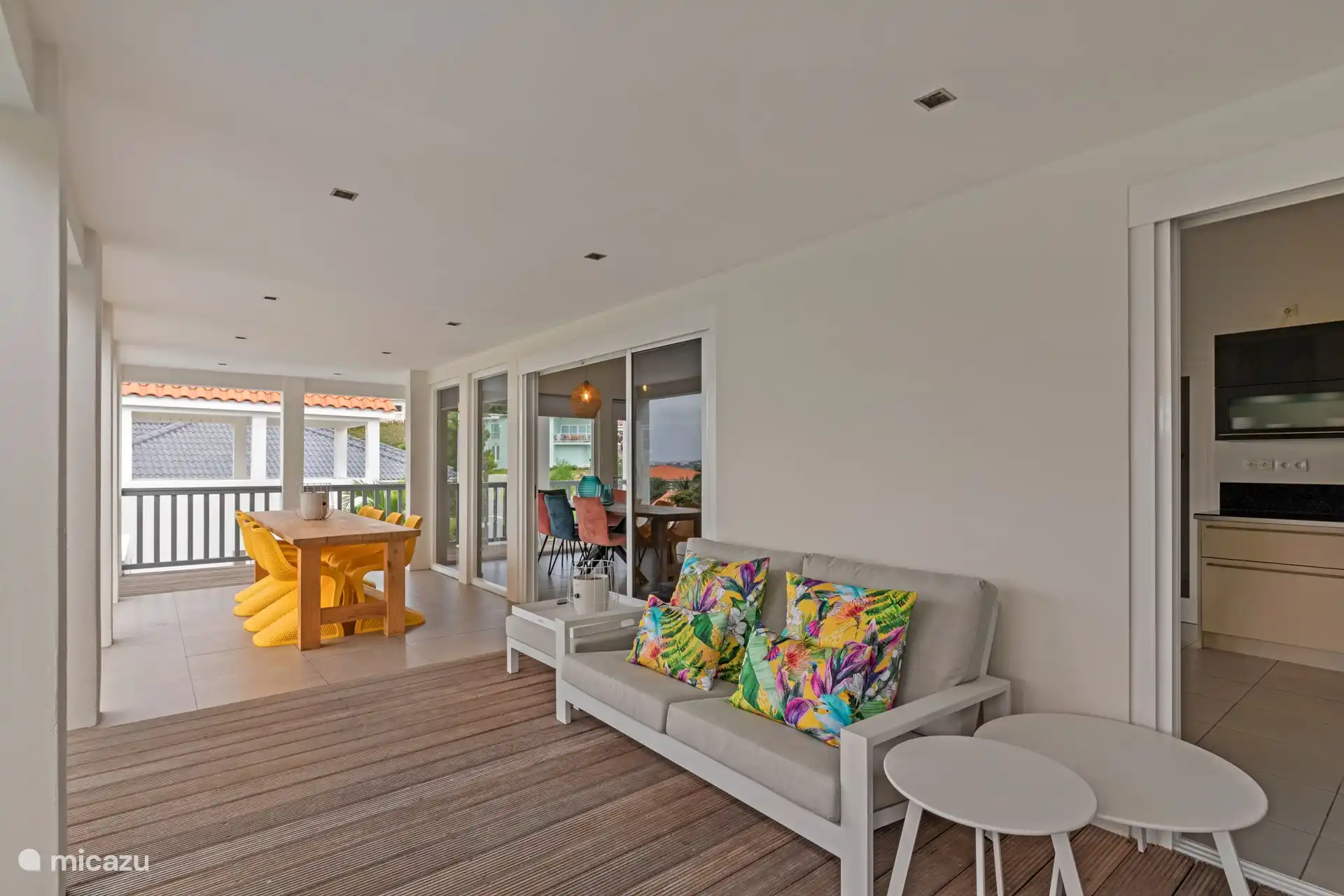 Sitz- und Loungebereiche auf der Veranda