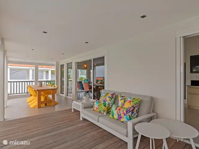 Villa Thalassa Vista Royal en Curazao, Banda Arriba (este), Jan Thiel - villa Zonas de estar y salón en el porche.