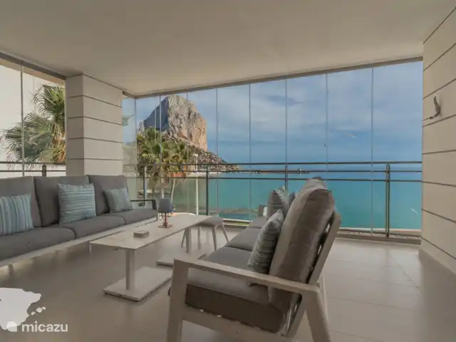 Baupres en España, Costa Blanca, Calpe - apartamento Balcón acristalado y cubierto.