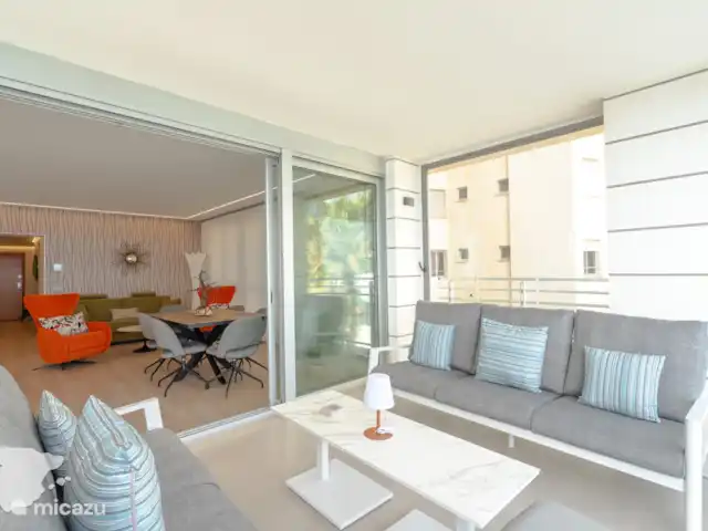 Baupres en España, Costa Blanca, Calpe - apartamento Balcón acristalado y cubierto.