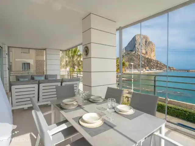 Baupres en España, Costa Blanca, Calpe - apartamento Balcón acristalado y cubierto.