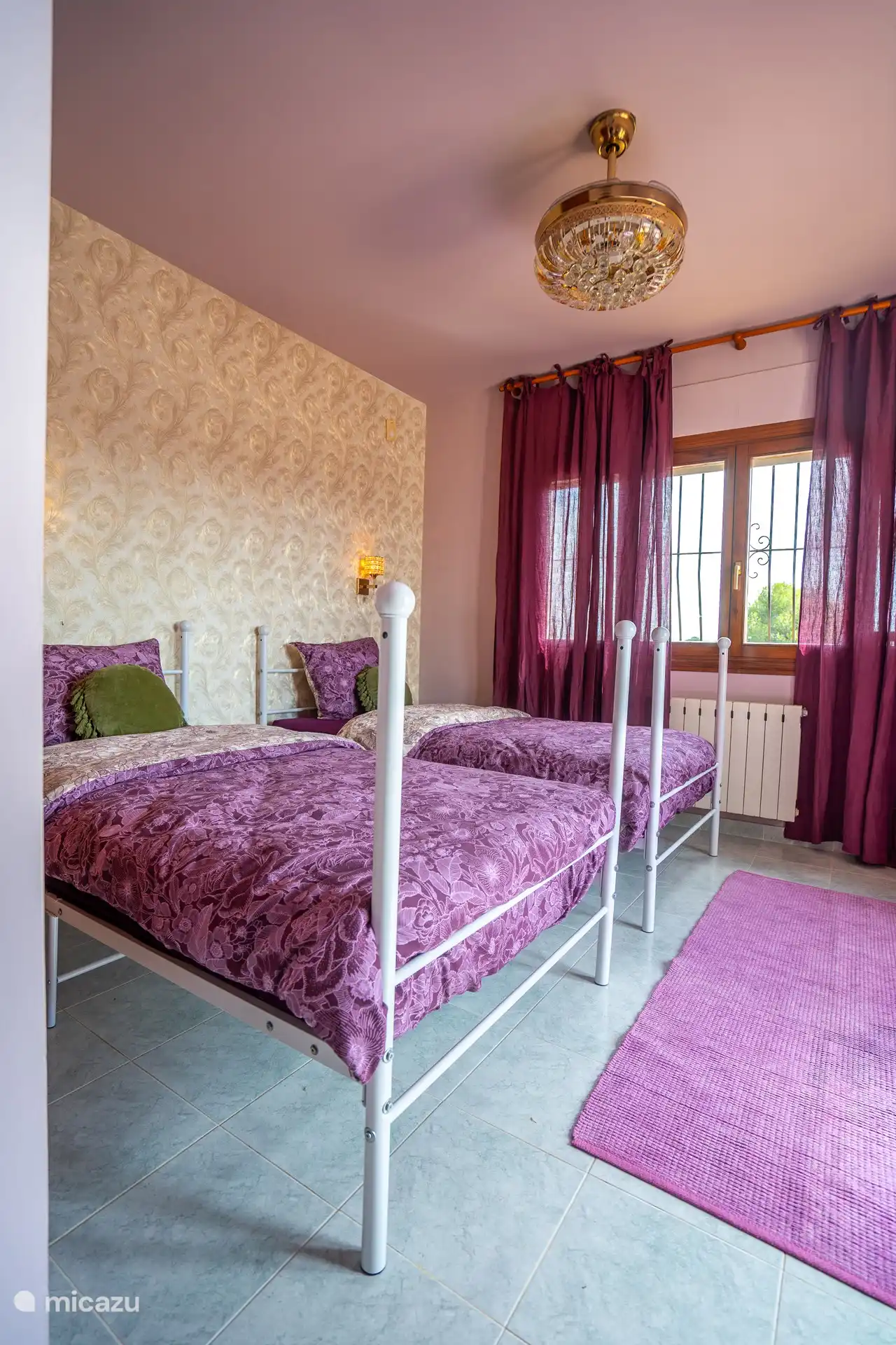 Chambre violette 1er étage