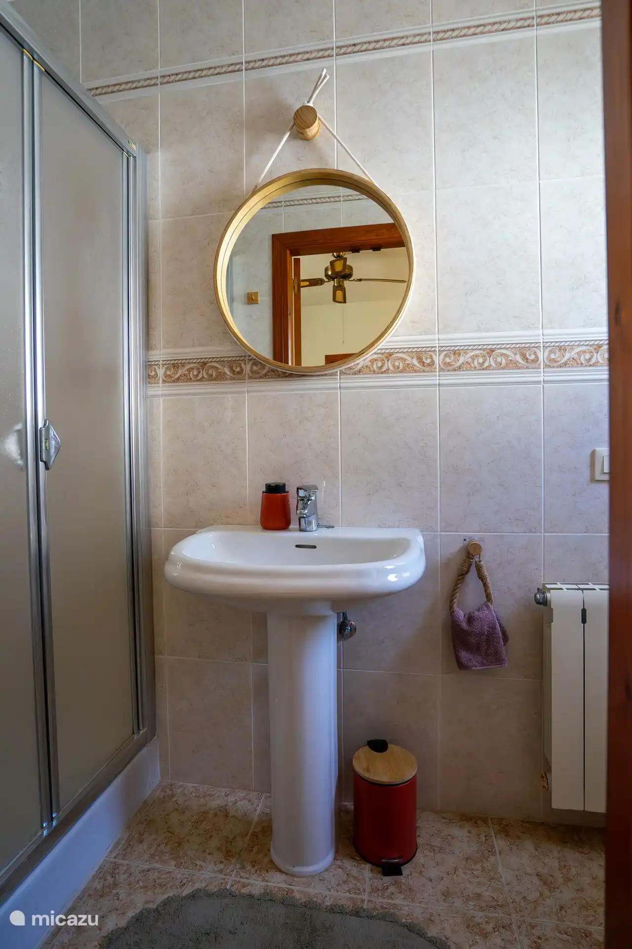 Salle de bain chambre verte 1er étage