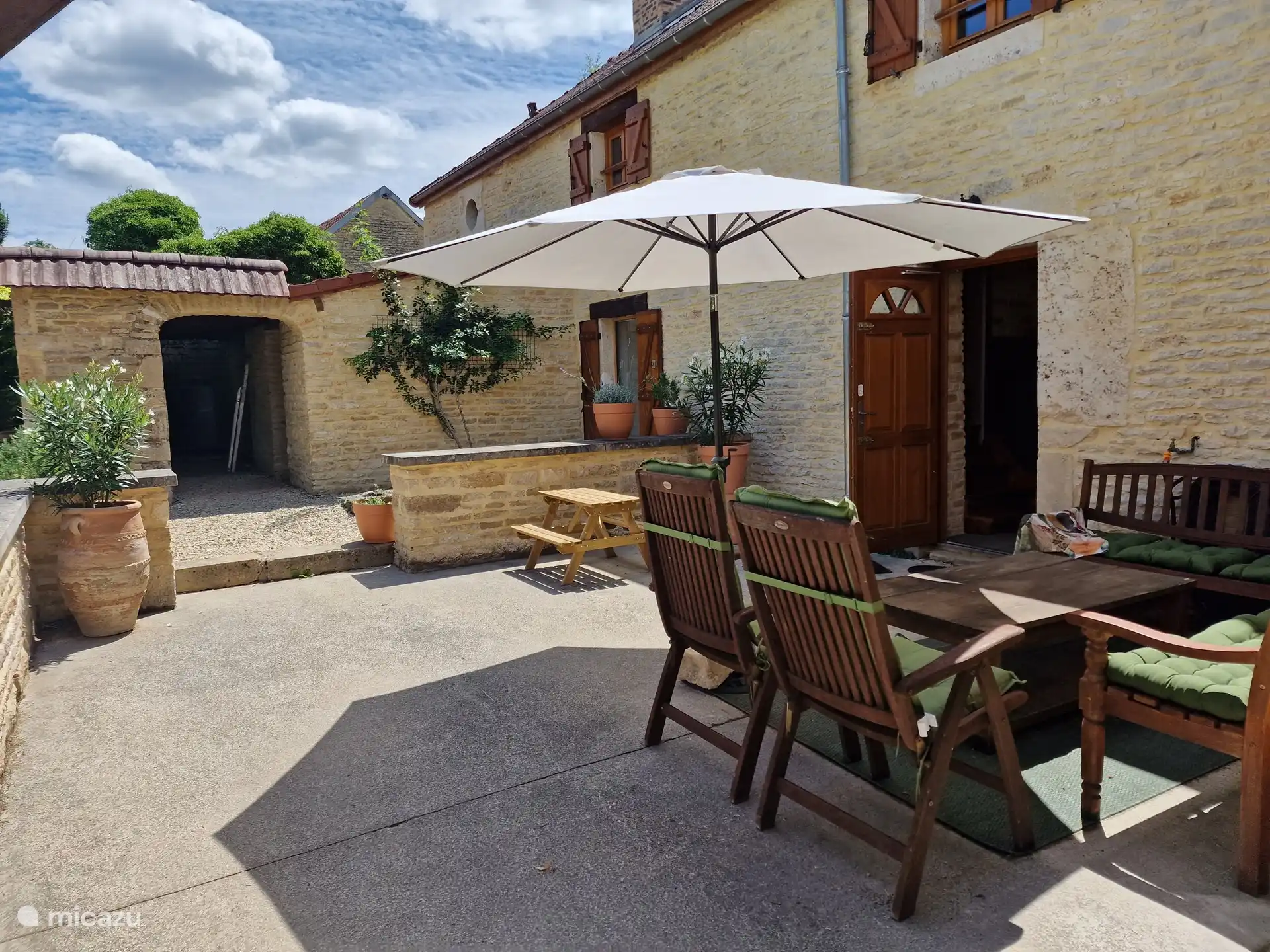 Maison sur Roche in Frankreich, Côte-d'Or, Layer-sur-Roche - Ferienhaus