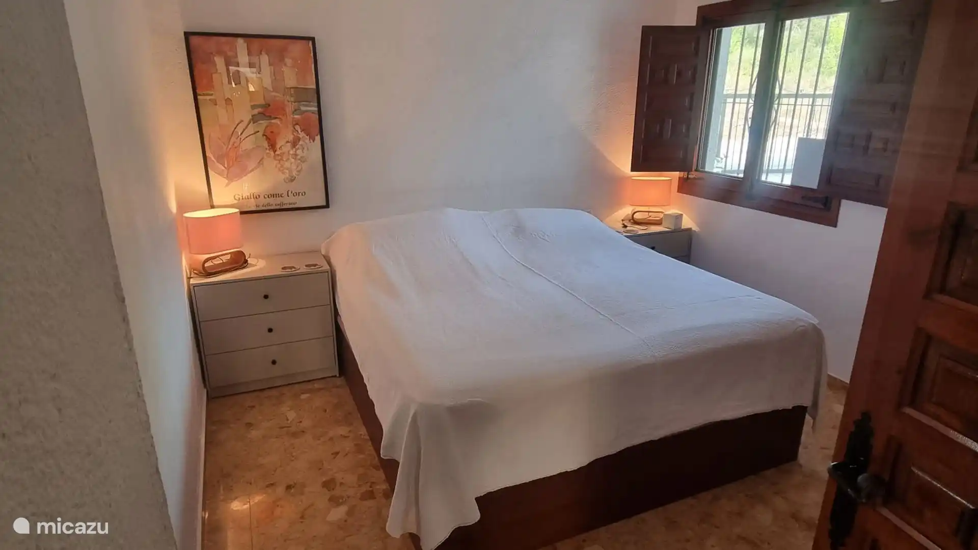 Schlafzimmer mit Bett 180 x 200