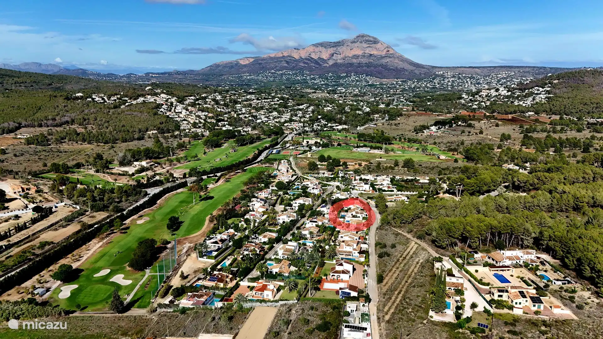 Das Summer Breeze befindet sich im Kreis, 3 Gehminuten vom Golfclub Javea entfernt