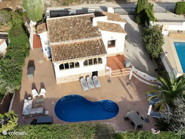 Brise d'été | Espagne, Costa Blanca, Jávea - villa Belle piscine avec des marches pour entrer et sortir facilement, même pour les plus jeunes et les plus âgés.