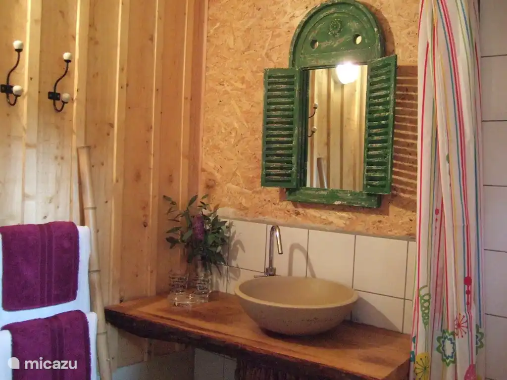 Baño privado a poca distancia de la lujosa tienda safari lodge