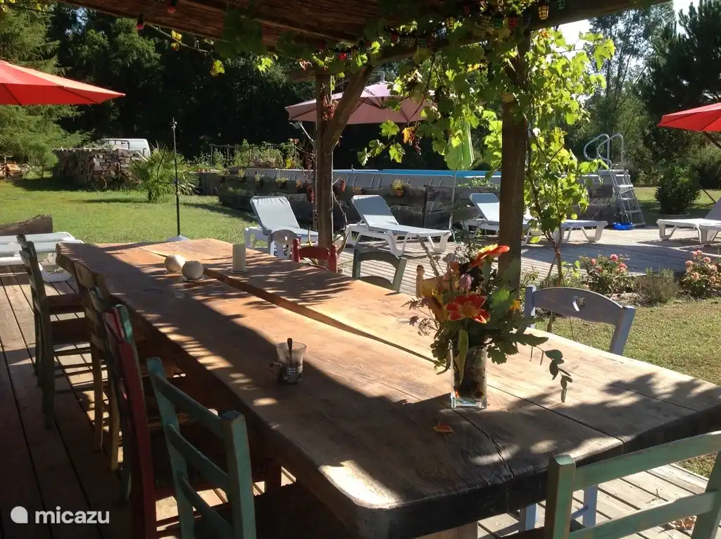 mesa de lectura glamping la Mirande con WIFI gratis