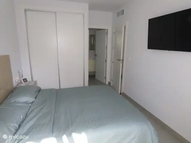 Penthouse Vue Mer Plage El Pinet | Espagne, Costa Blanca, La Marina del Pinet - appartement Chambre équipée d’armoires encastrées salle de bain attenante