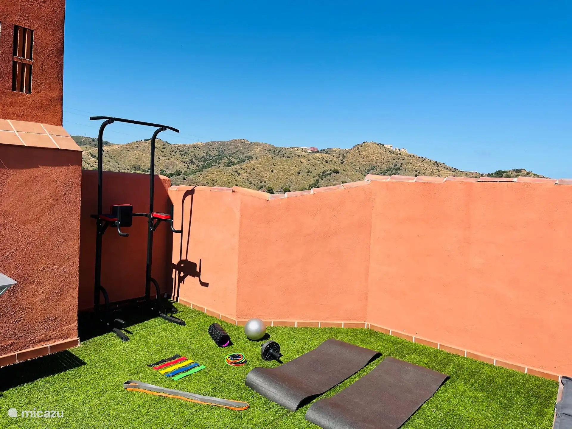 Salle de sport privée avec vue sur la montagne