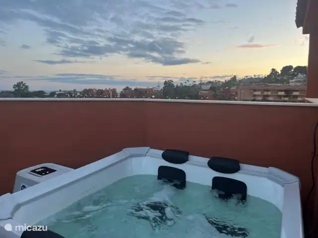 Location de Vacances Espagne, Costa del Sol, Marbella, penthouse - Penthouse Marbella Jacuzzi & vue mer Jacuzzi privé chauffé sur le toit-terrasse avec de superbes couchers de soleil et vue sur la mer