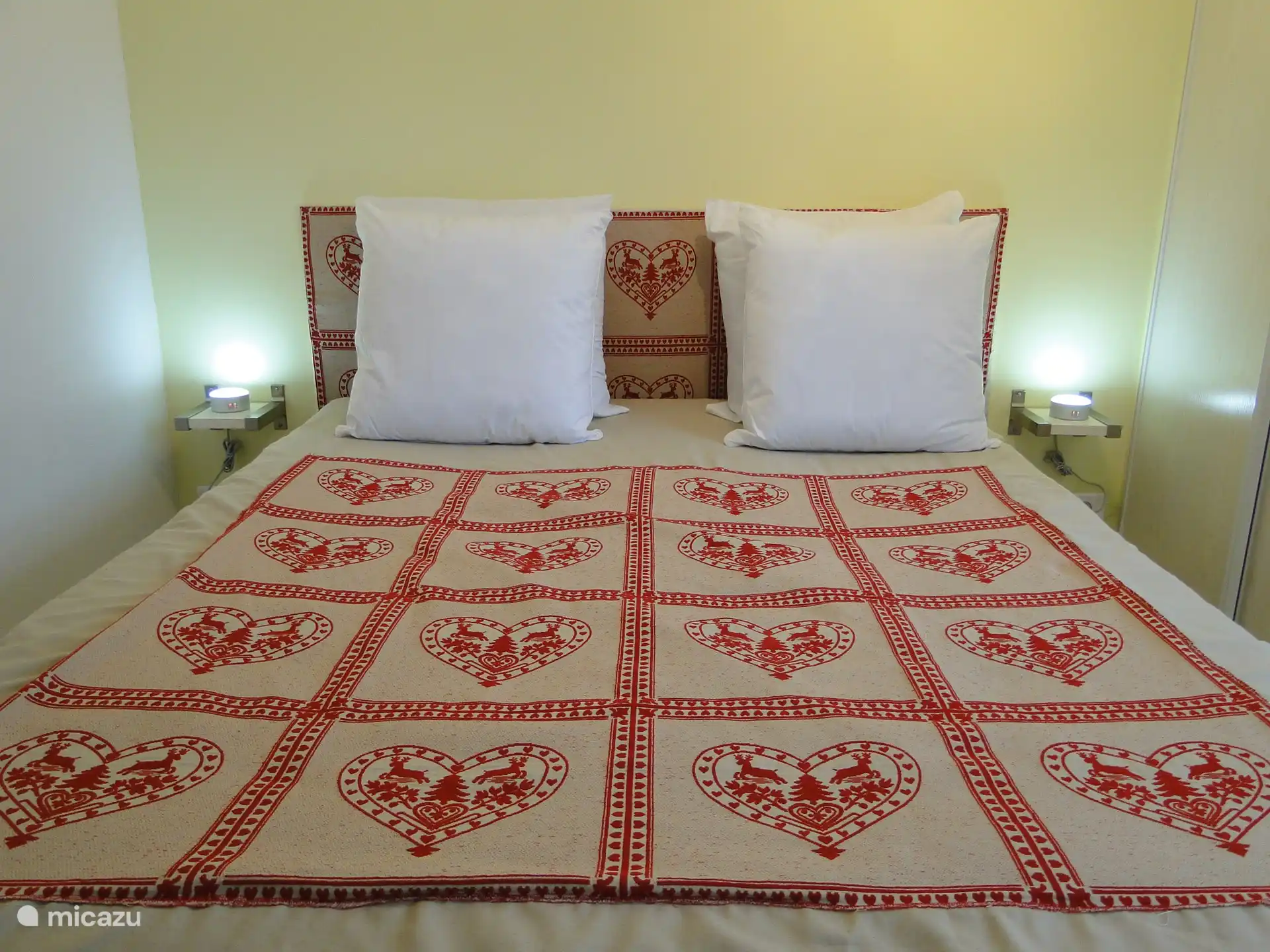 Schlafzimmer 2: Doppelbett (160x200 cm).