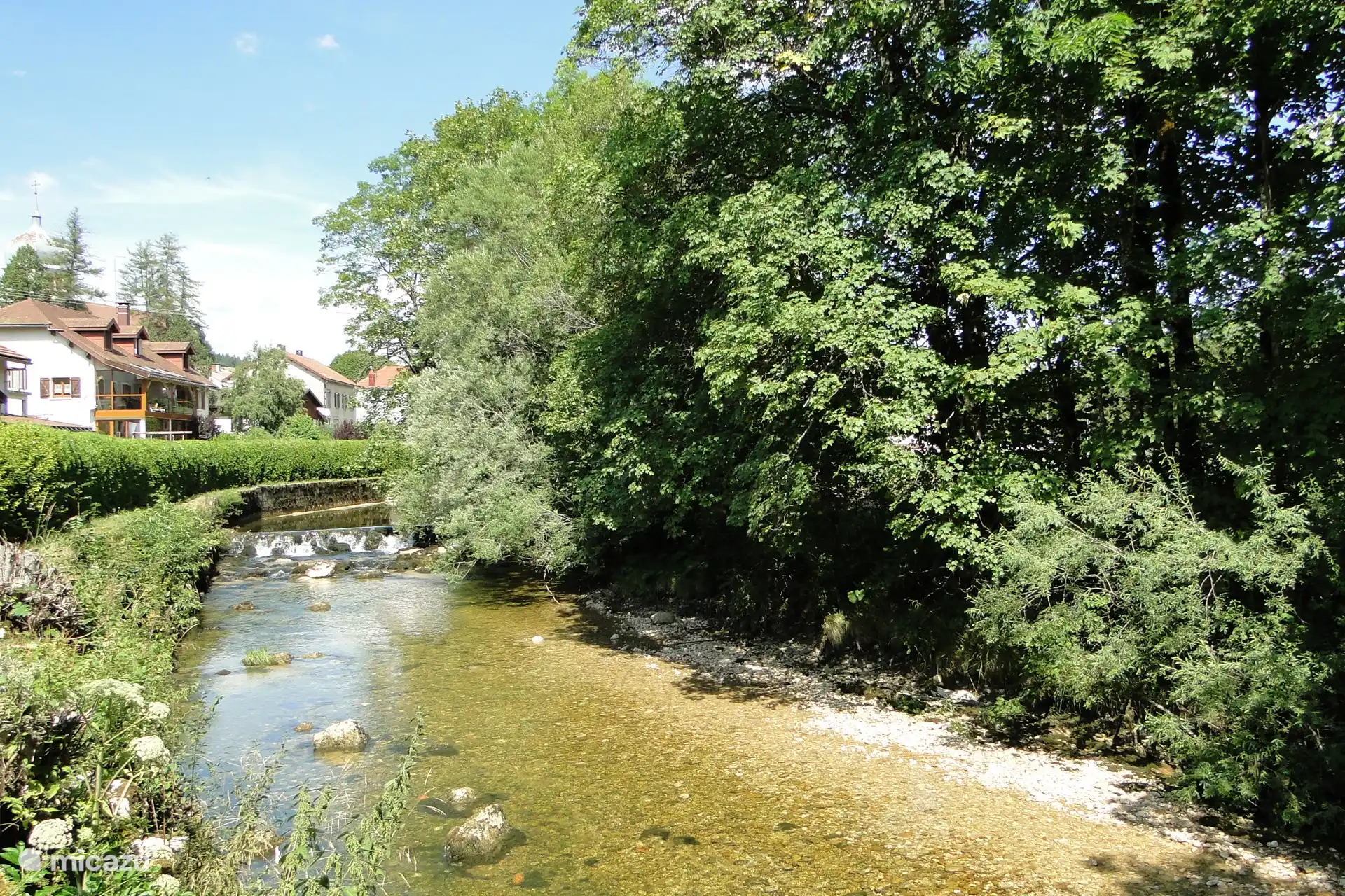 Gîte situé en bordure de rivière La Saine