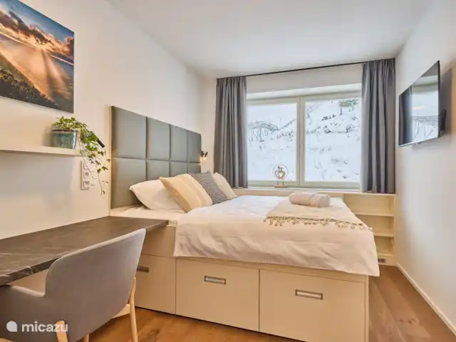 Krakonos residence 4-2 huren in Tsjechië, Hradec Králové, Pec Pod Snezkou - appartement Slaapkamer met buro