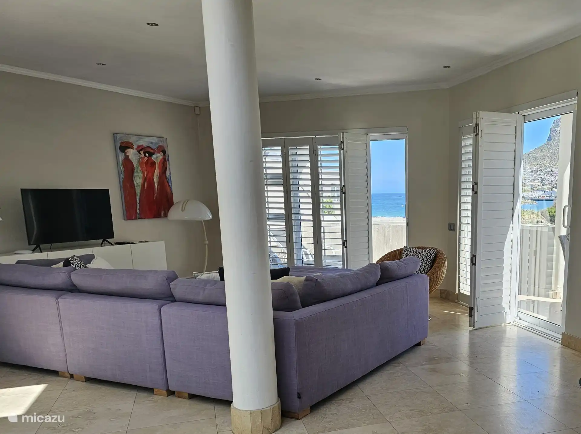 Salon du deuxième étage avec une belle vue