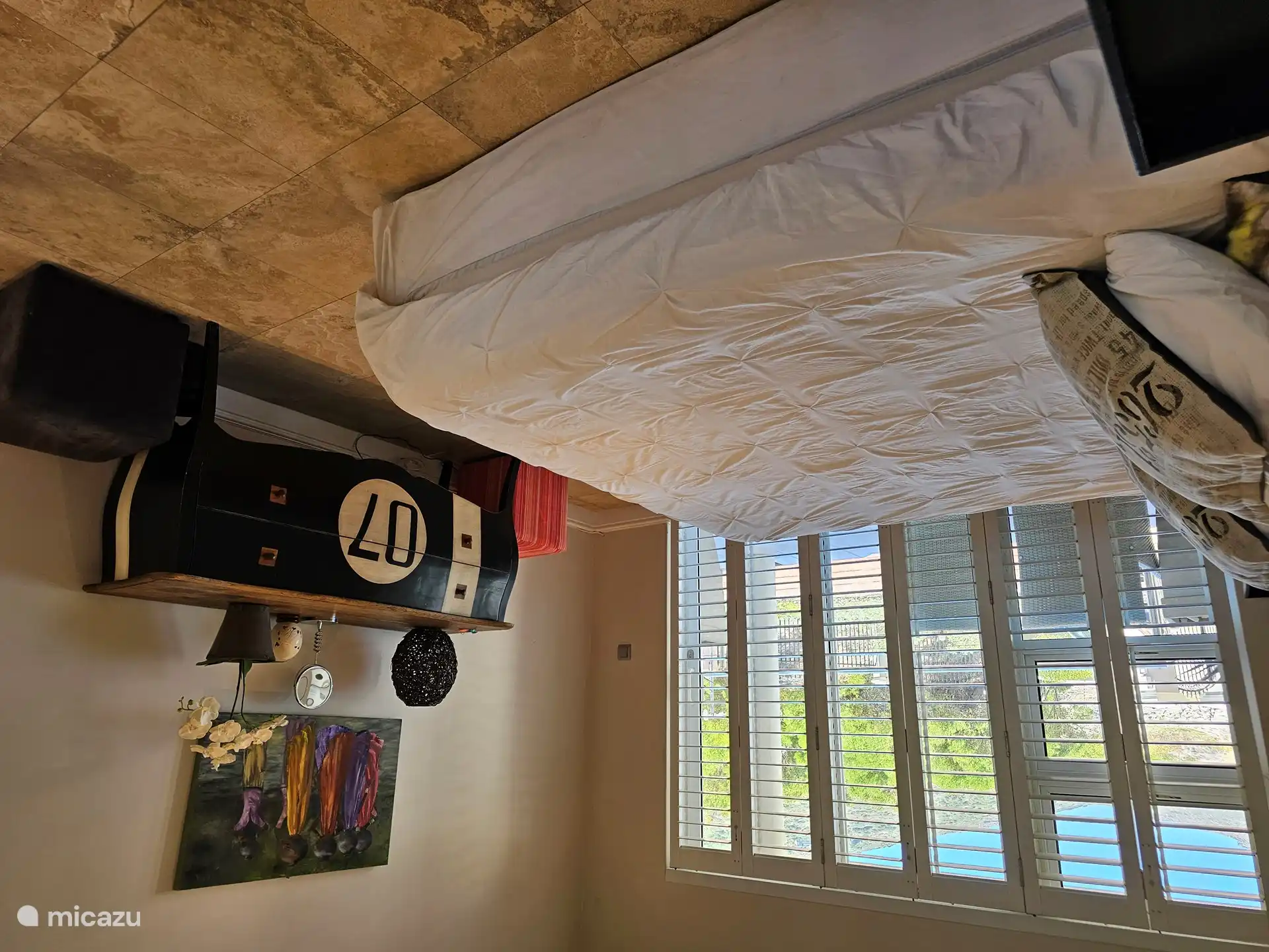 2ème chambre spacieuse à l'étage avec 2 lits simples ou constitués en lit king size