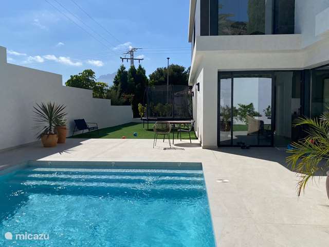 Vakantiehuis Spanje, Costa Blanca, Benidorm - villa Moderne villa met tuin en zwembad