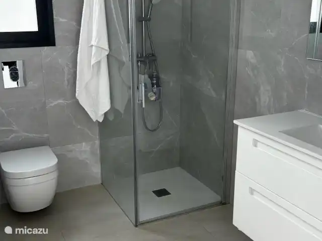 Wandelen, Spanje, Costa Blanca, Albir, villa Moderne villa met tuin en zwembad Aparte badkamer