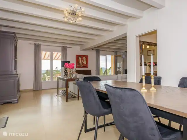 villa huren in Frankrijk, Lot, Souillac – Villa le Pechoir Eettafel