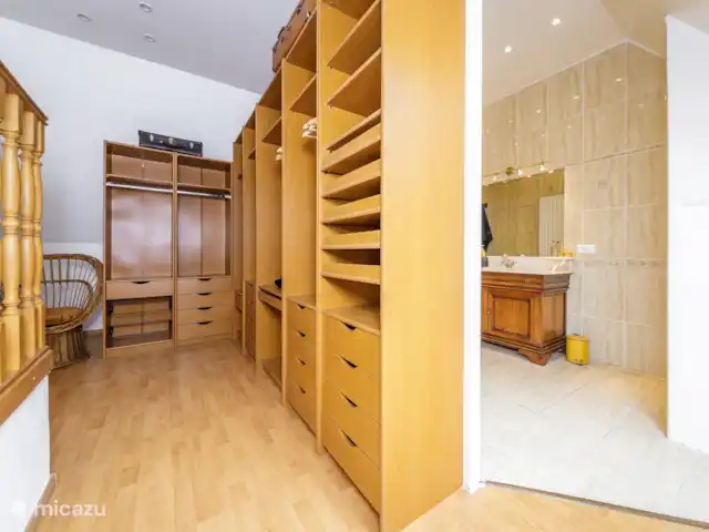 villa huren in Frankrijk, Lot, Souillac – Villa le Pechoir Kledingkast
