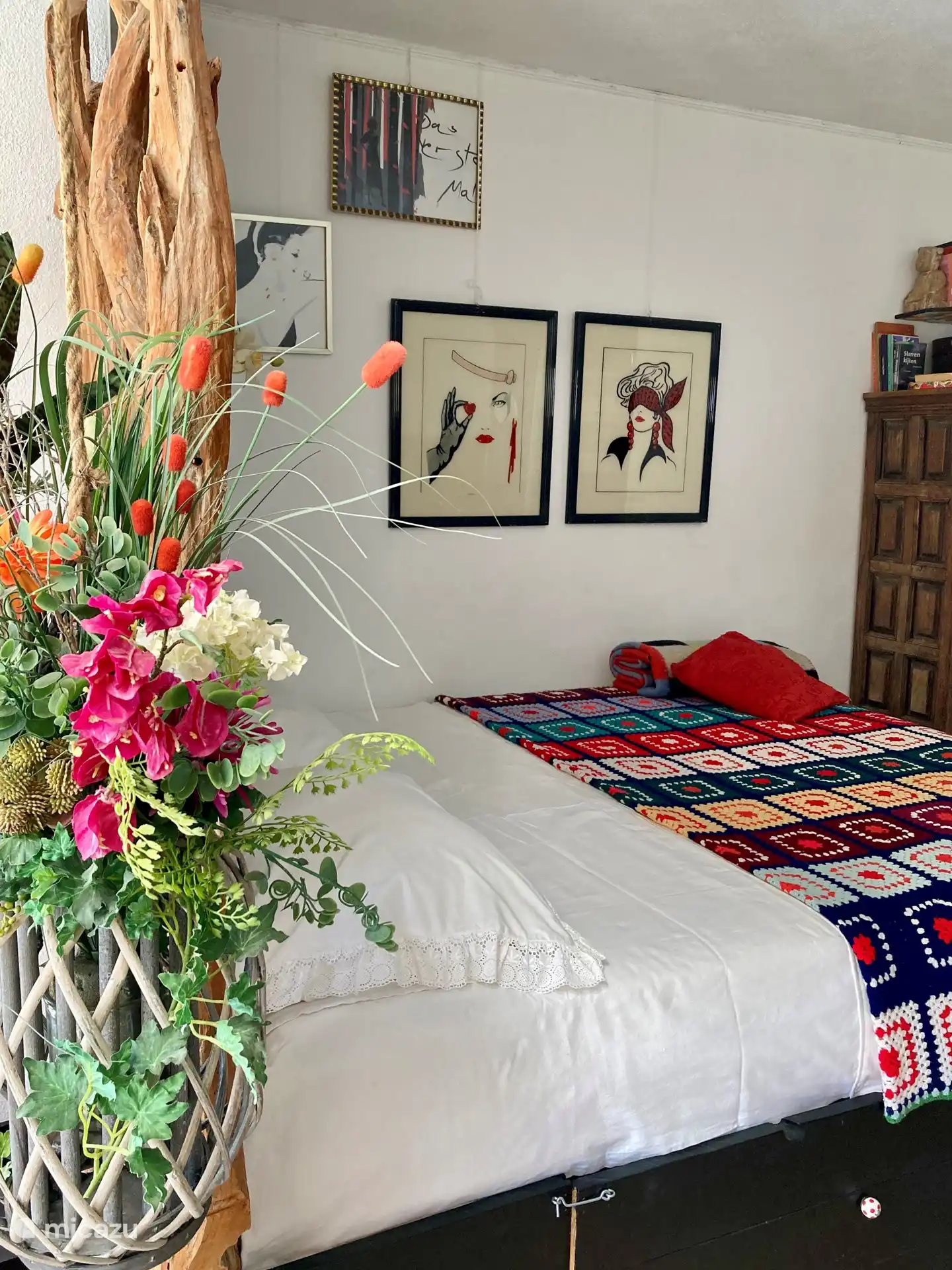 Espace nuit avec lit large et extra long, tout est prévu pour cela (sans frais supplémentaires)