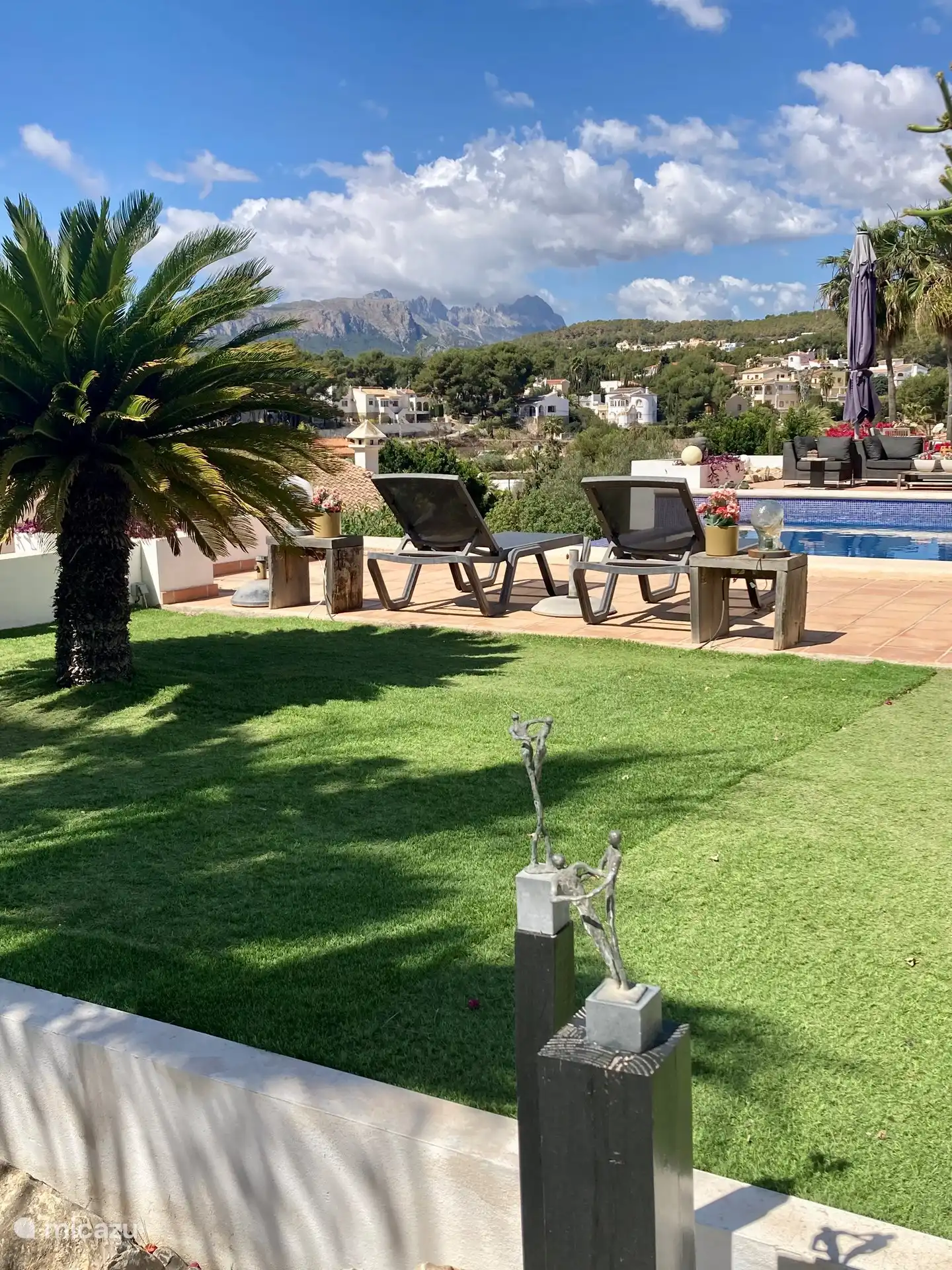 Beaucoup de confort sur la grande terrasse, où aucun autre locataire n’est présent. 