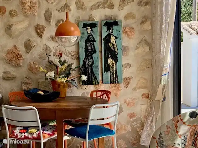 Studio Benissa | Espagne, Costa Blanca, Benissa - studio Belle assise à l’intérieur, avec un clin d’œil aux années 70-80