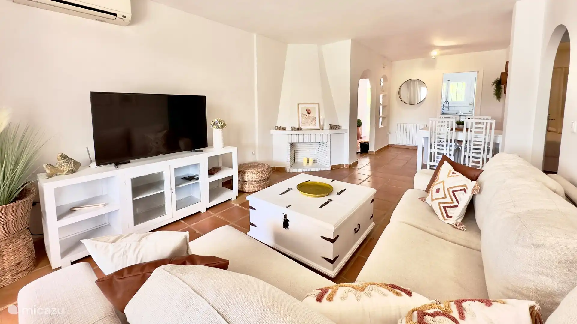 Smart Tv met brede variatie aan Nederlandstalige kanalen met hun sportkanalen.  Er zijn ook Engelse, Spaanse, Franse en Duitse kanalen. 