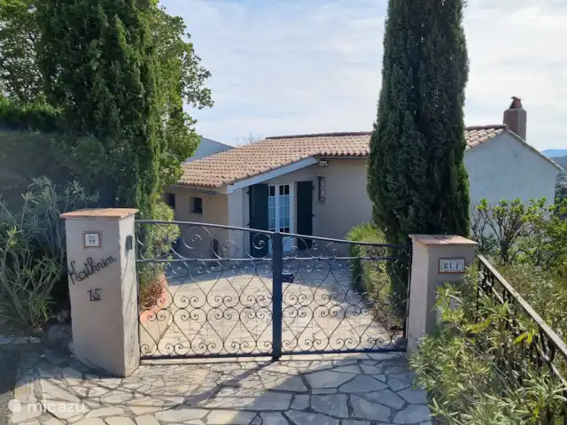 kathrin en Francia, Costa Azul, Les Issambres - bungaló Desde la carretera se puede llegar fácilmente a la casa Kathrin (la puerta ahora está cerrada)