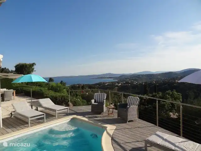 kathrin en Francia, Costa Azul, Les Issambres - bungaló Vistas despejadas desde toda la terraza. Con sol todo el día.