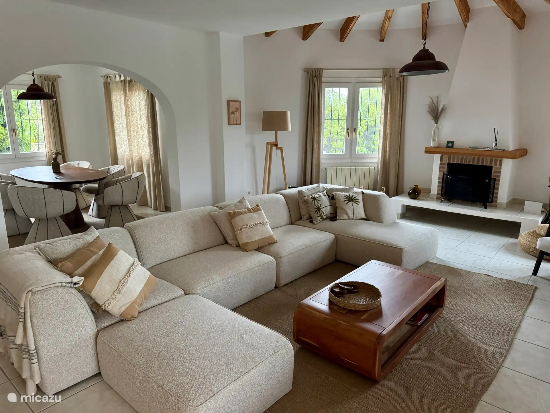 Woon -en eetkamer, nieuw meubilair