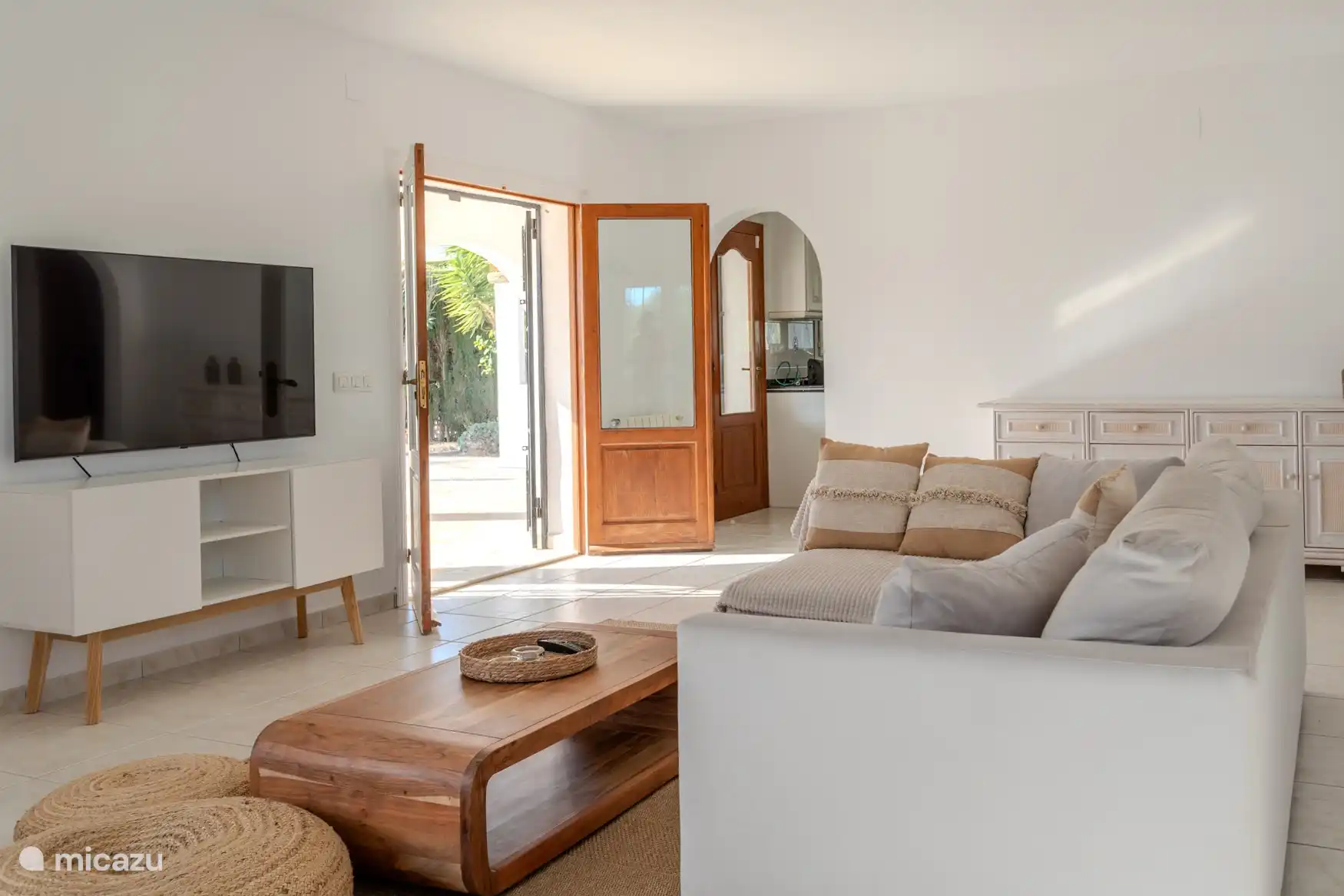 Woonkamer met openslaande deuren