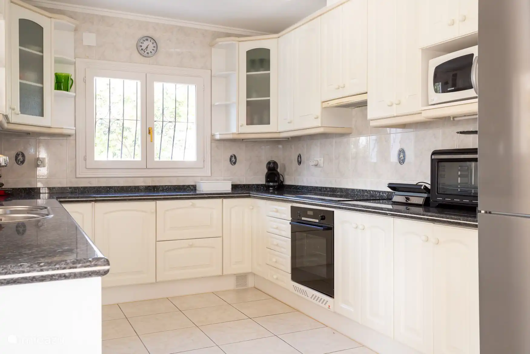 Keuken van alle gemakken voorzien 