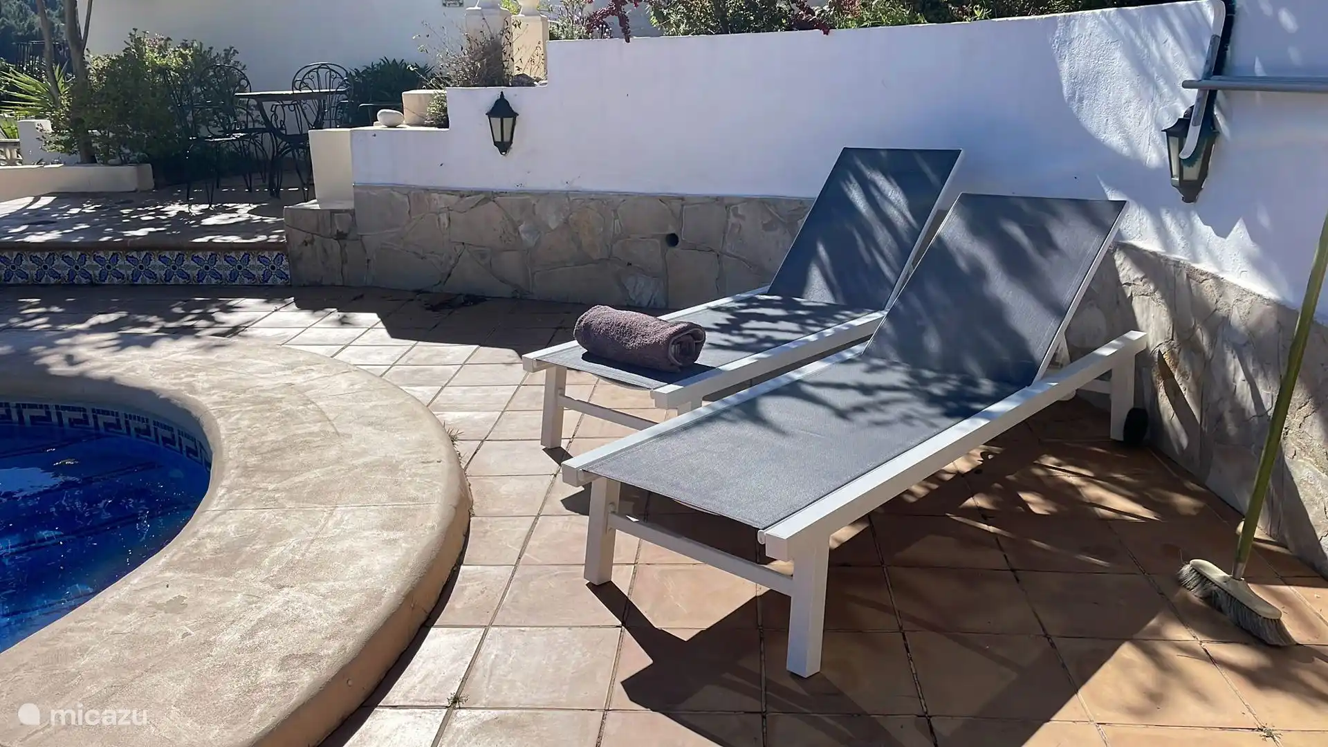 Onze nieuwe ligbedden om heerlijk te  zonnen.