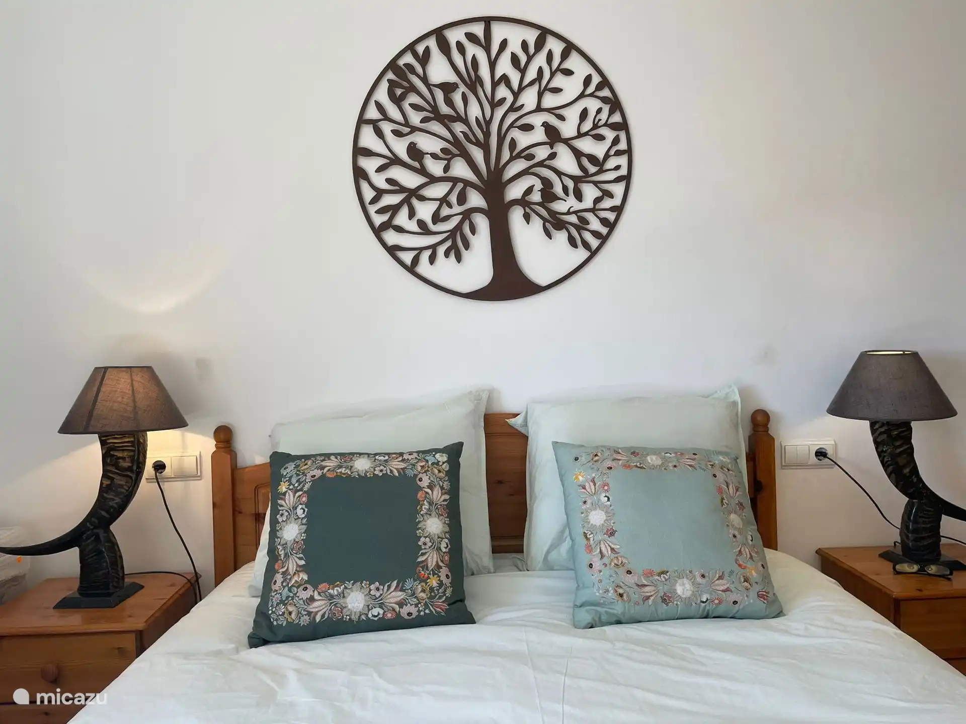 Ons beddengoed is bewust gekozen om volledig in de vakantiesfeer weg te dromen.