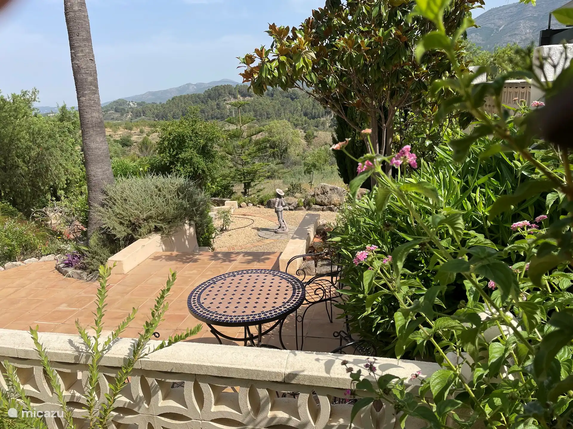 The garden to enjoy the colour, scent and taste of the fruits of the season