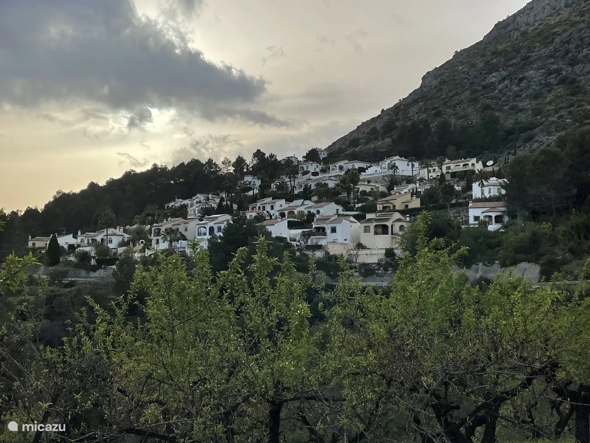 Villa Antonio is located in the Vernissapark urbanization in Benigembla. The villa is located on the first line and therefore enjoys a lot of privacy and tranquility. 