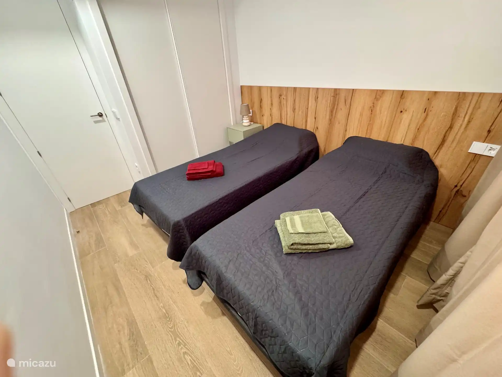 Bedroom with 2 separate beds, can be arranged as desired.